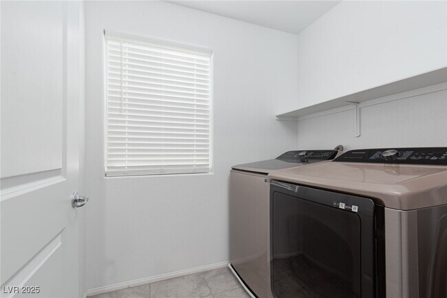 Photo - 5319 Wally St