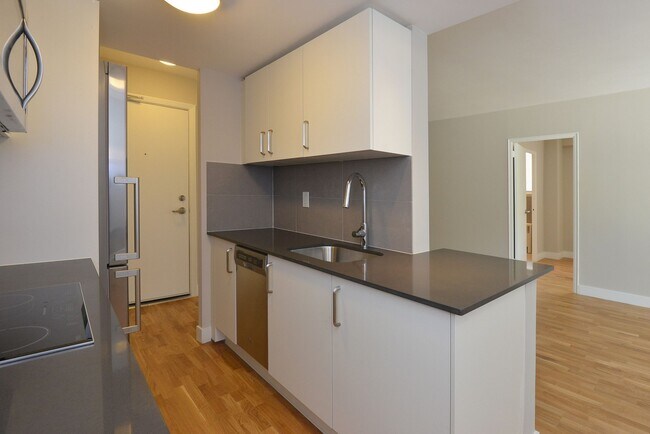 Photo - 99 Tyndall Ave