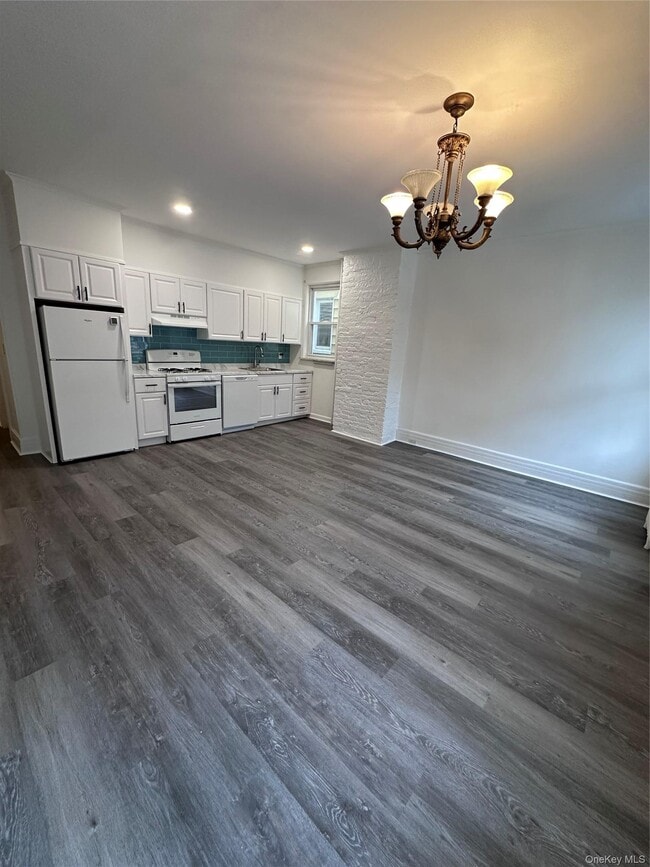 Building Photo - 72-36 67th Pl Unit 2