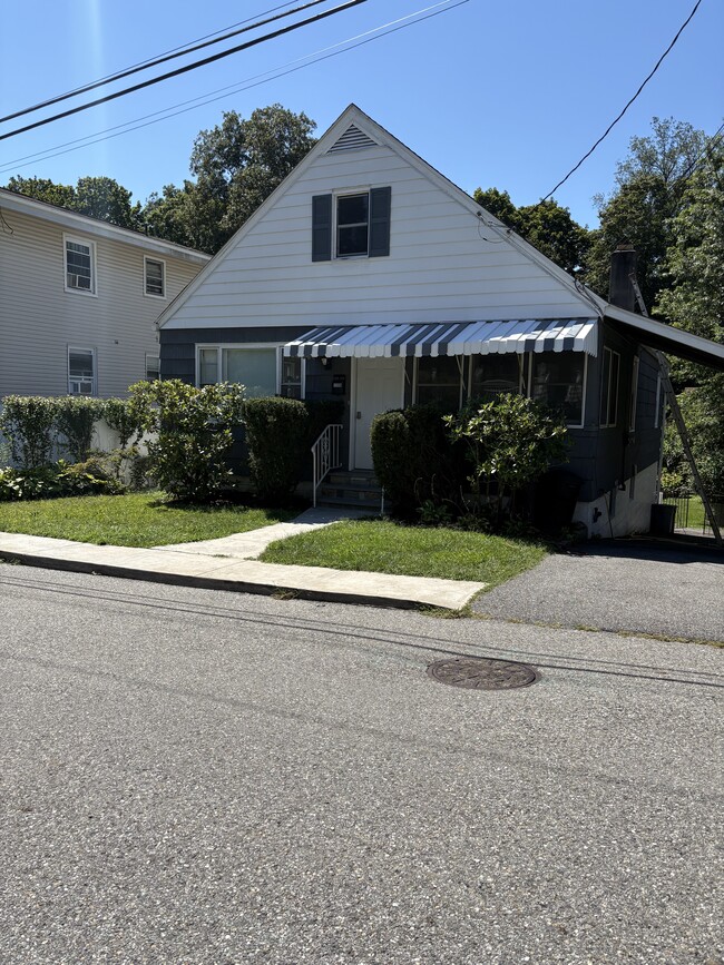 Building Photo - 1208 Jackson St Rental
