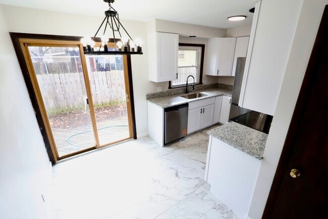 Photo - 2076 Congo St