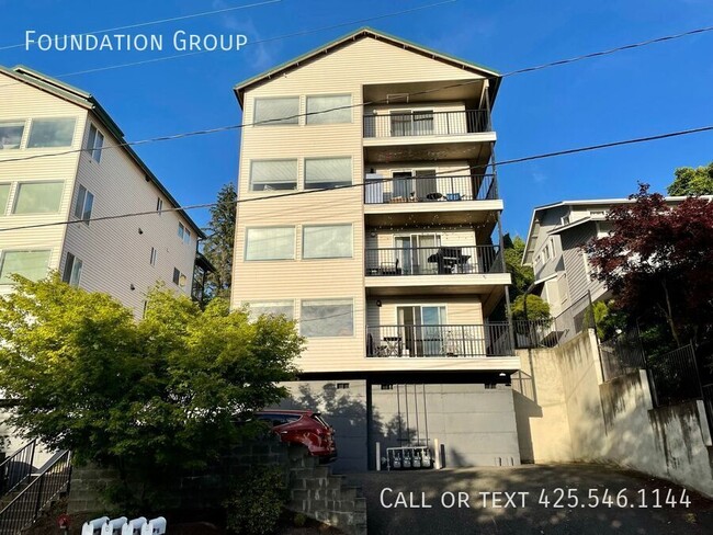 HUGE 2 bed, 2 bath apartment! 2 months FRE... - HUGE 2 bed, 2 bath apartment! 2 months FRE... Unit 7