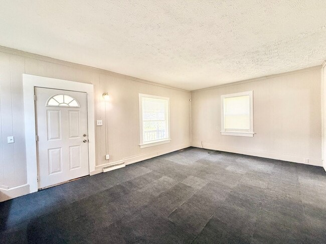 Photo - 2202 Brownlee Ave NE