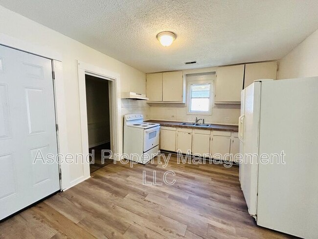 Photo - 2103 Taylor St