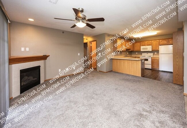 Photo - 701 SE Dovetail Rd