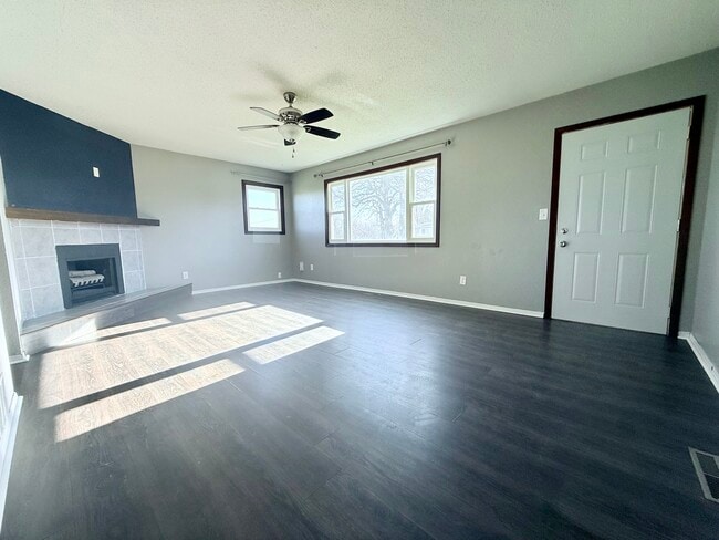 Sala de estar - 204 E Elm St Unidad 204 Elm