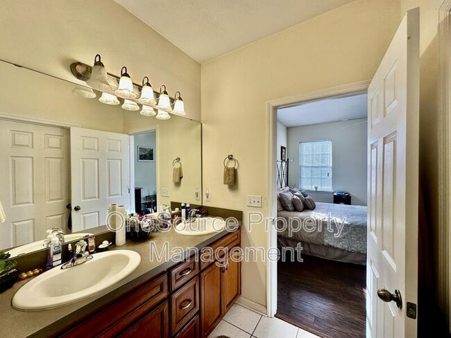 Photo - 907 Chase Creek Cir