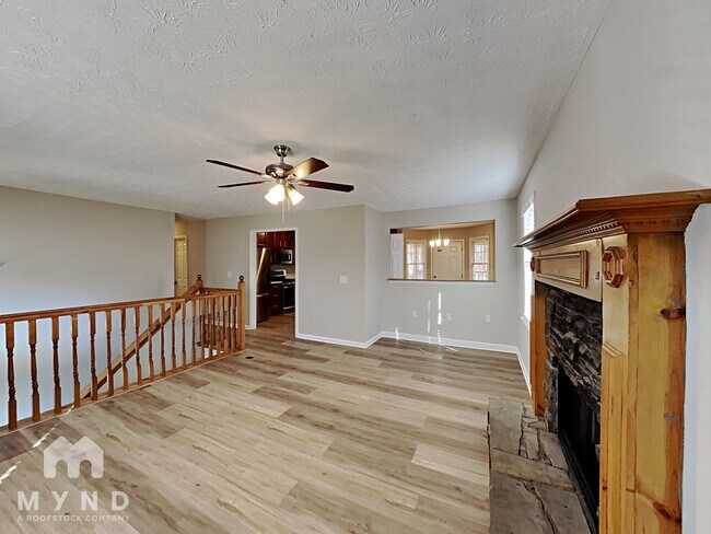 Photo - 487 Dillon Dr