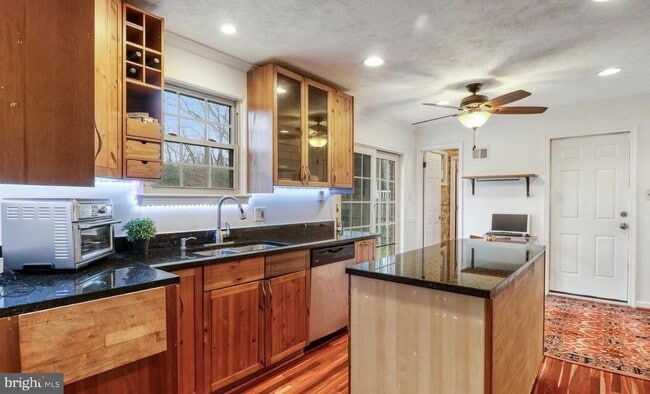 Photo - 5012 Gainsborough Dr