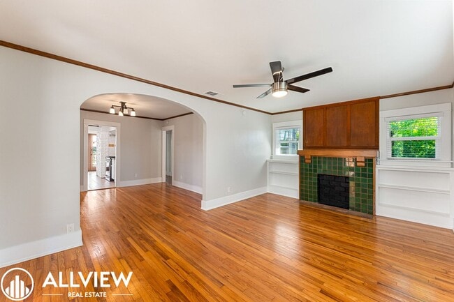 Building Photo - Charming Eastside Costa Mesa Home with Private Yards & Covered Patio Near Newport Beach