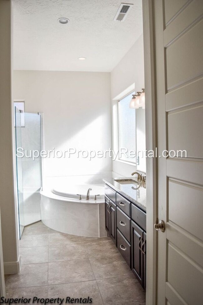 Photo - 4 bed, 2.5 bath home w/3 car garage