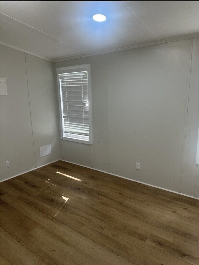 Photo - "Charming 2-Bed, 2-Bath Mobile Home in Hendersonville -206 Friendly Circle Awaits!"