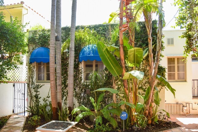 Unidad B - 344 S La Peer Dr Apartamentos Unidad ALowGH