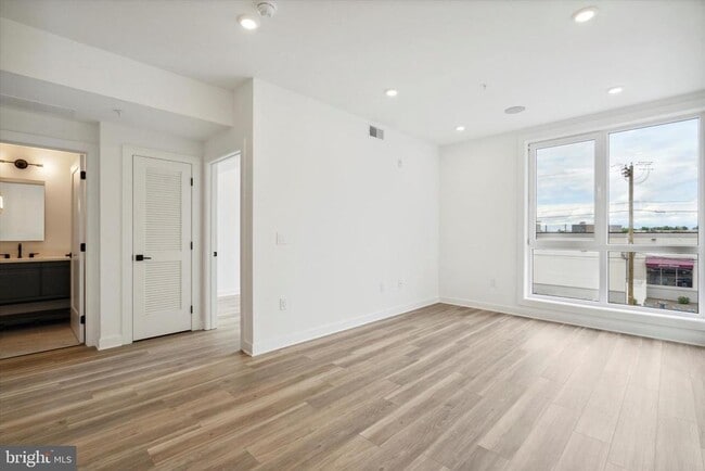 Building Photo - 2636 E York St Unit 405