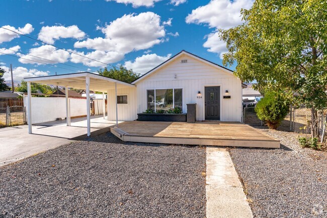 Building Photo - Remodeled 3 Bedroom Wenatchee Home Carport...