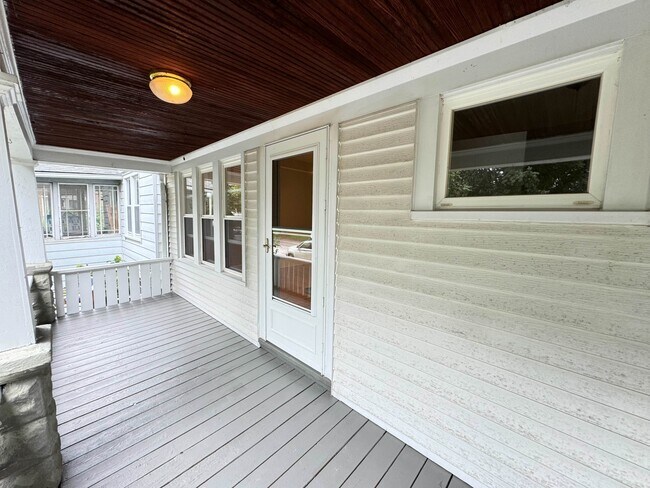 Photo - 2210 E Bennett Ave