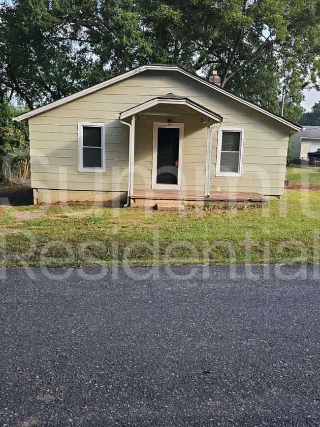 606 Betty St