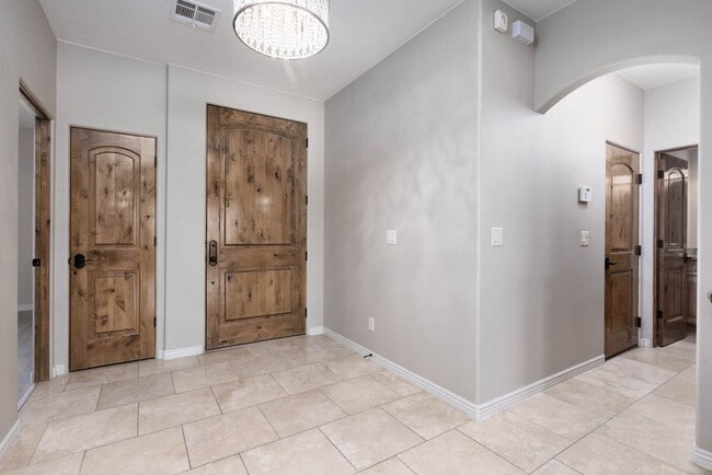 Photo - House in Gated Community with Views!