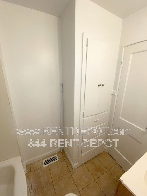 Photo - 1540 SE Riverside Dr