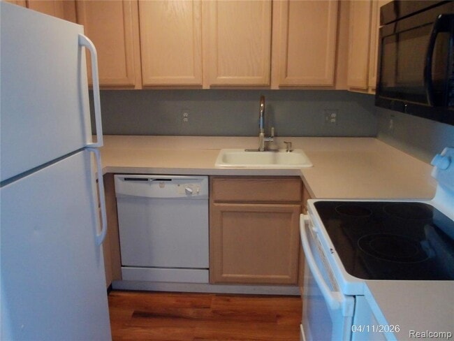 Photo - 50450 Bay Run N