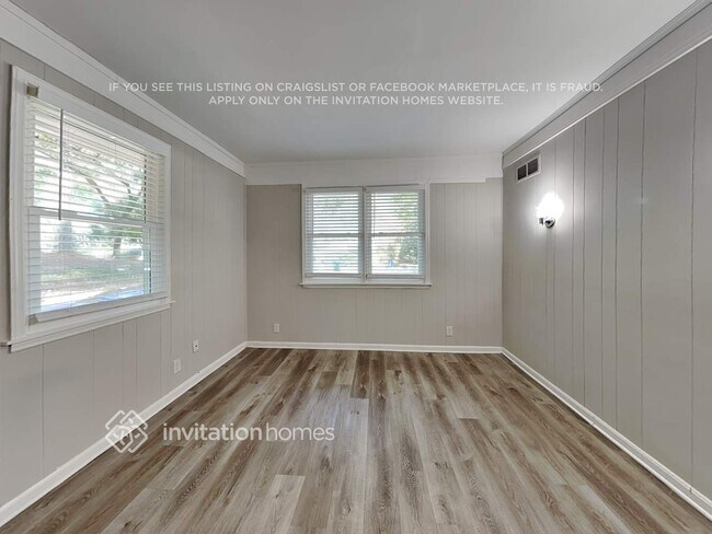 Photo - 3439 Alcan Way