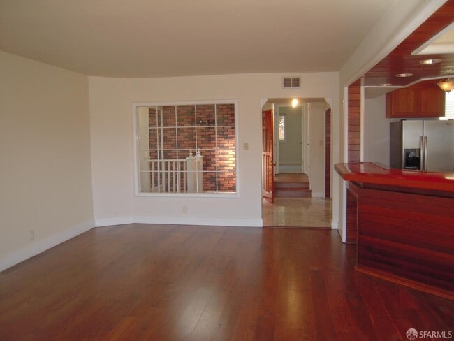 Photo - 168 Museum Way