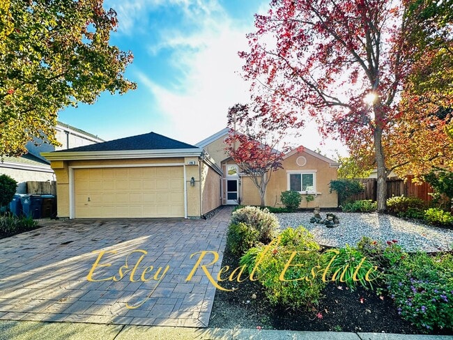 Building Photo - Single Story Court location