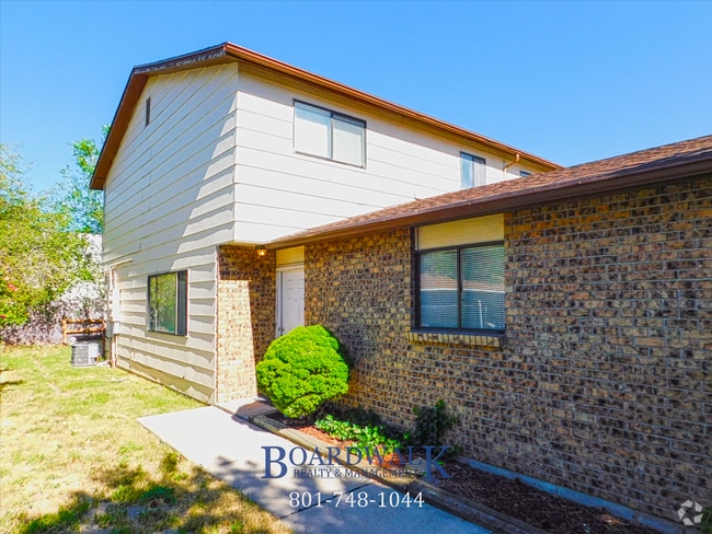 Building Photo - 8261 Ivy Dr Unit 8261 S Ivy Drive Rental