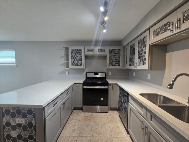 Photo - 7810 Oakridge Dr