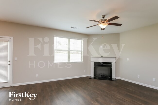 Photo - 2102 Massey Ln