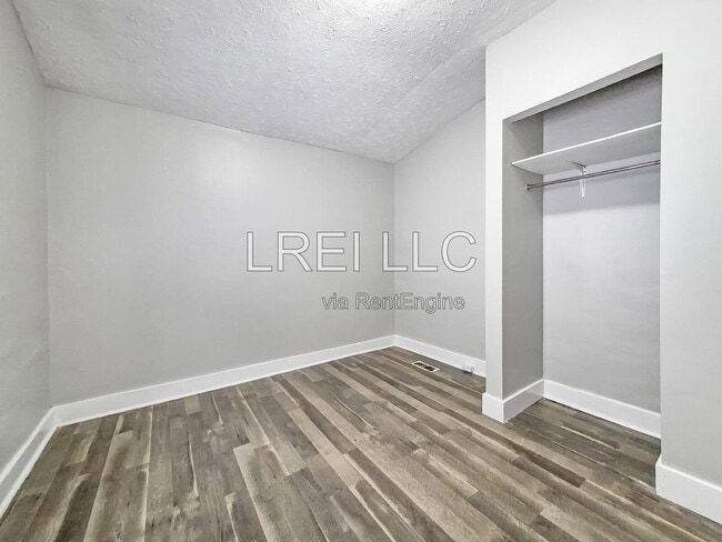 Photo - 1920 Bank St