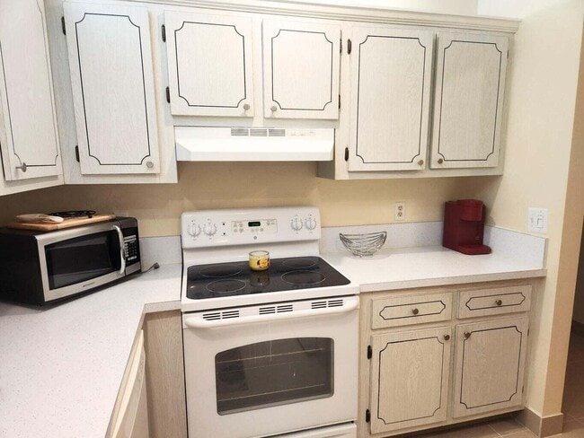 Photo - 2920 SW 15th St Unit 202