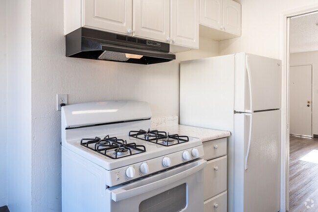 2BR, 1BA - 768SF - Kitchen