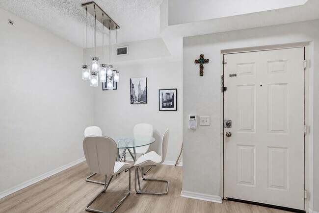 350 Crestwood Cir Unit 306