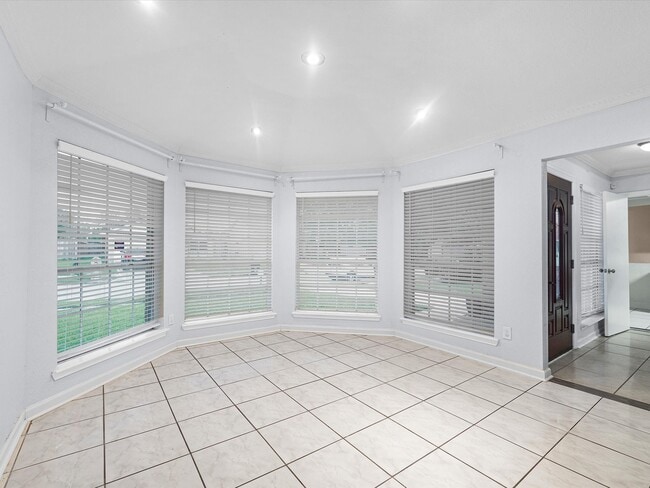 Photo - 3823 Suttonford Dr