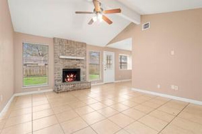 4 Bedroom Home with 2 Bath and large back ... - 4 Bedroom Home with 2 Bath and large back ...