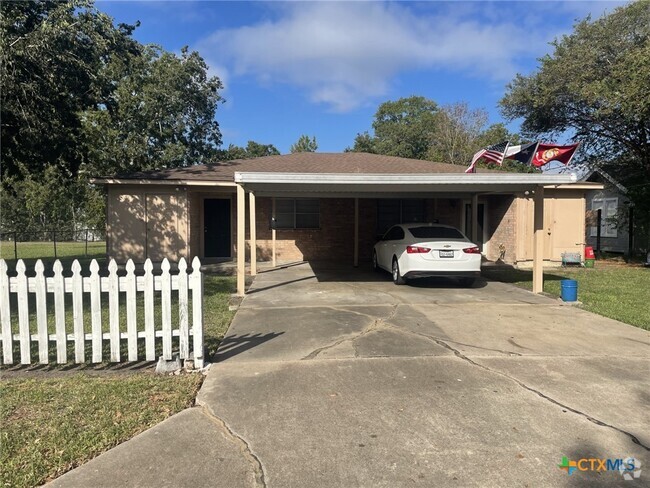 Building Photo - 1305 N De Leon St Rental