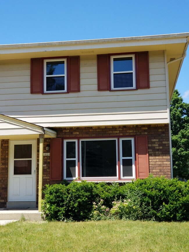 Townhouse - 11022 W Florist Ave