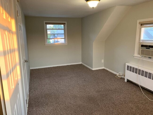 Photo - 392 Sherbrooke Rd