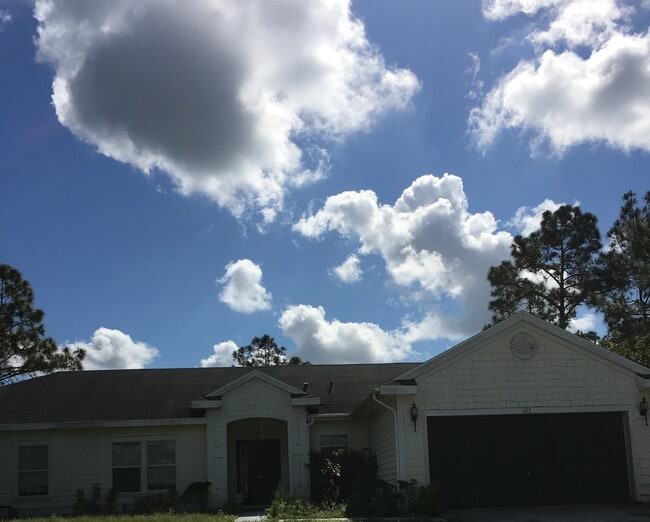 Photo - 123 Carmelite Ave NW