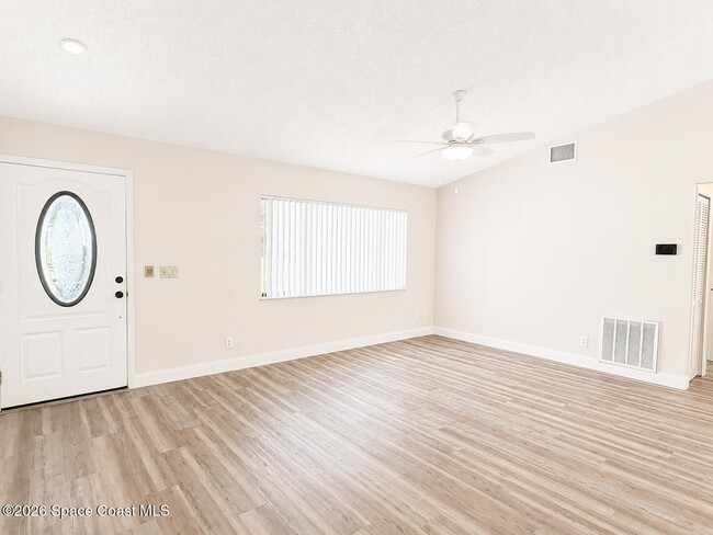 Photo - 662 Castaways St NE