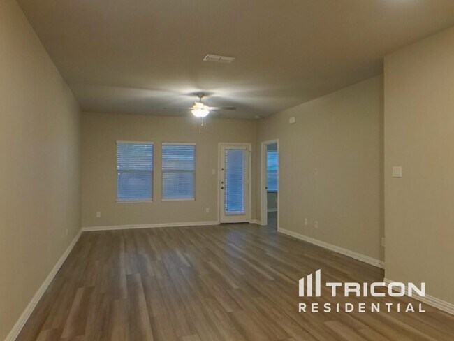 Photo - 1805 Ash Oak Ln