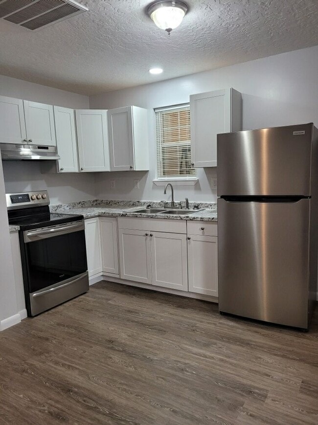 Photo - 966 Grayton Rd