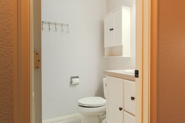 Photo - 3 Bedroom 1 Bathroom Rambler in NE Tacoma!