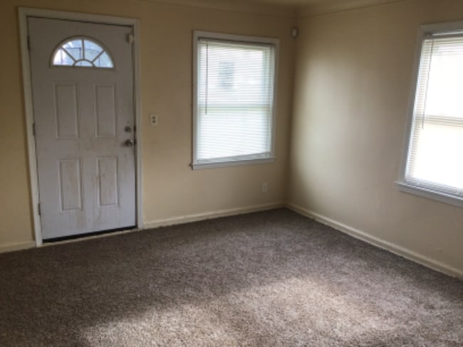 Photo - 17303 Hoover St