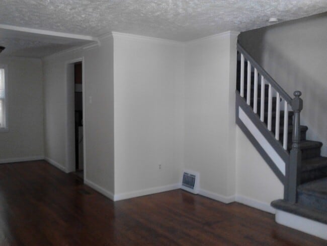Photo - Cozy 2 Bedroom Semi-Attached Home on Quiet...
