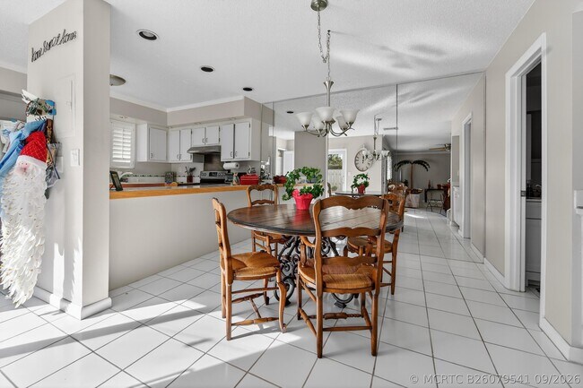 141 E Riverside Dr