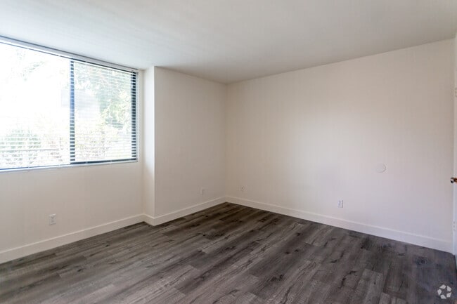 2BR,2BA-1,000SF- Bedroom