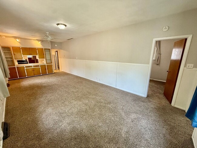 Photo - 931 W Oak St