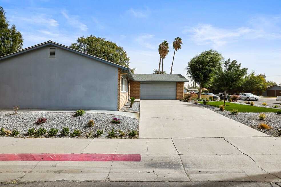 3636 W Tulare Ave